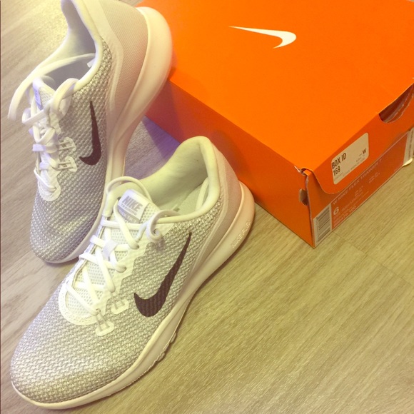 Woman’s Nike - Picture 1 of 2